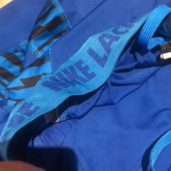 Nike lacrosse athletic shorts. The elastic waist band needs to be sewn down - Picture 4 of 7